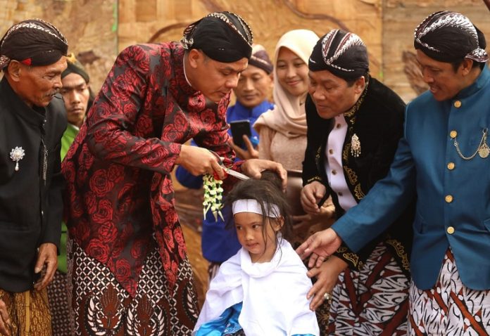 Tradisi Ruwat Rambut Gimbal Di Wonosobo Ganjar Terkejut Dengan Permintaan Peserta Sigijatengid 