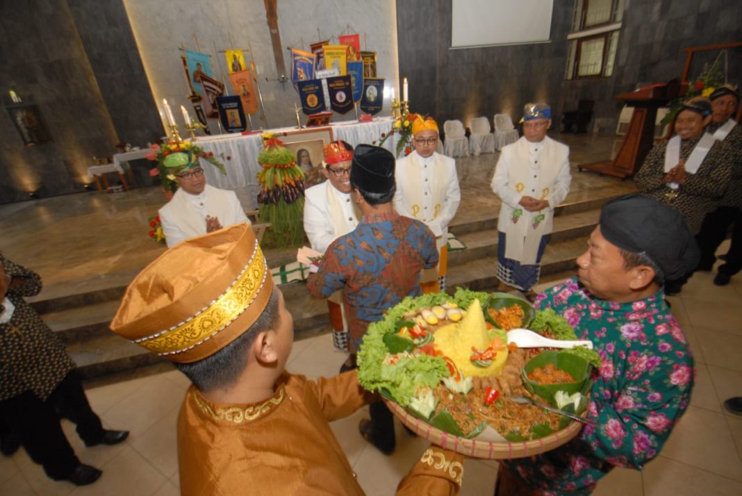 Perayaan Hari Jadi, Gereja St Theresia Bongsari Gelar ...