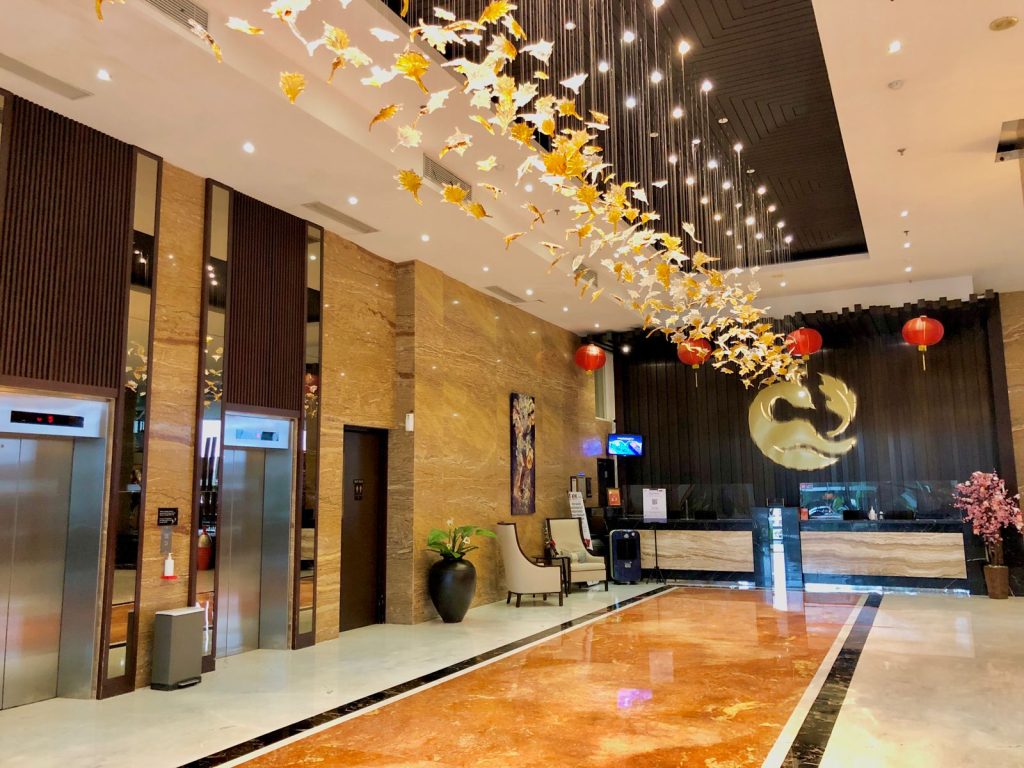 Suasana Lobi GETS Hotel yang dikonsep untuk perayaan Imlek tahun 2022. (Foto. Dok. GETS Hotel) 